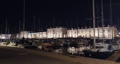 3 chambres d'hÎtes pour 6 personnes au sixiÚme étage, vue pano sur Rochefort