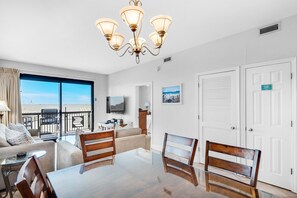 Apartamento, varias camas (SunDestin 101) | Restauración