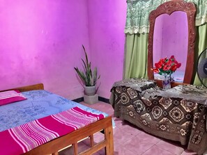 1 bedroom, iron/ironing board, WiFi, bed sheets - Lucky’s Homestay (Maho)