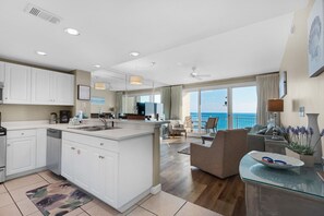 Condo, Multiple Beds (Sterling Shores 916) | Private kitchen