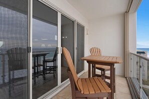 Condo, várias camas (Sterling Sands 707) | Opções para refeição ao ar livre