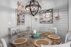 Dining - St. Lucia 802 (Destin)