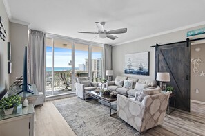 Apartment, Mehrere Betten (St. Lucia 802) | Wohnbereich | Fernseher