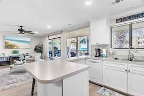 Private kitchen - Silver Dunes D206- The Salty Seahorse (Destin)
