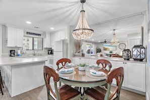 Private kitchen - Silver Dunes D206- The Salty Seahorse (Destin)