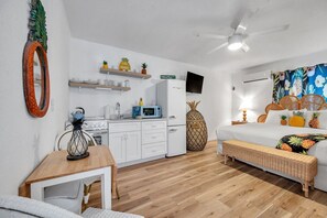 1 habitación, escritorio, tabla de planchar con plancha y wifi gratis