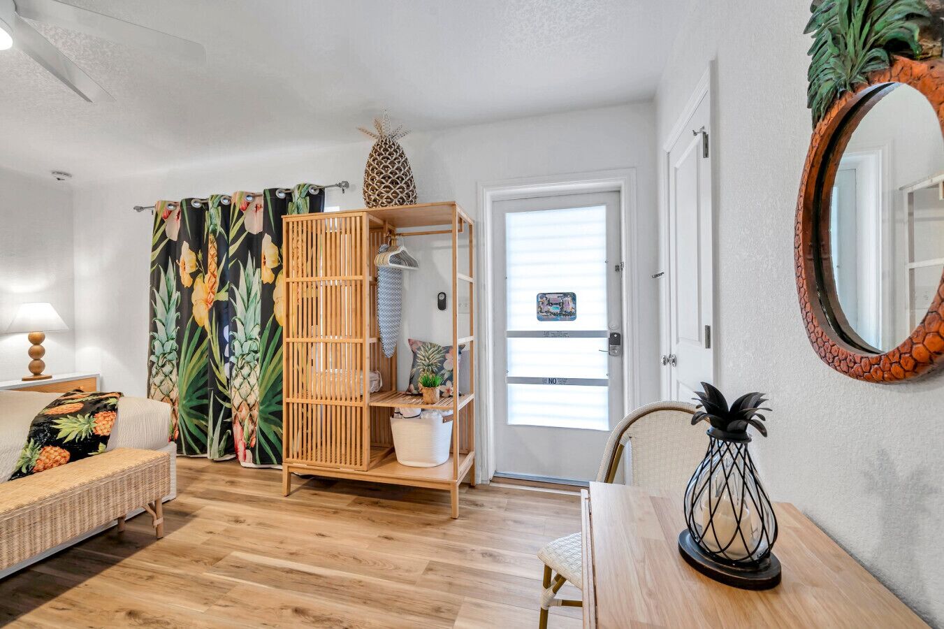 Salt Water Suites - #9 Pineapple Suite - North Redington Beach, FL