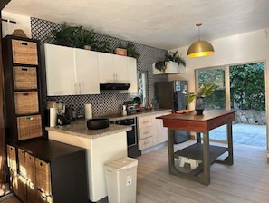 Refrigerador, horno y parrilla de estufa