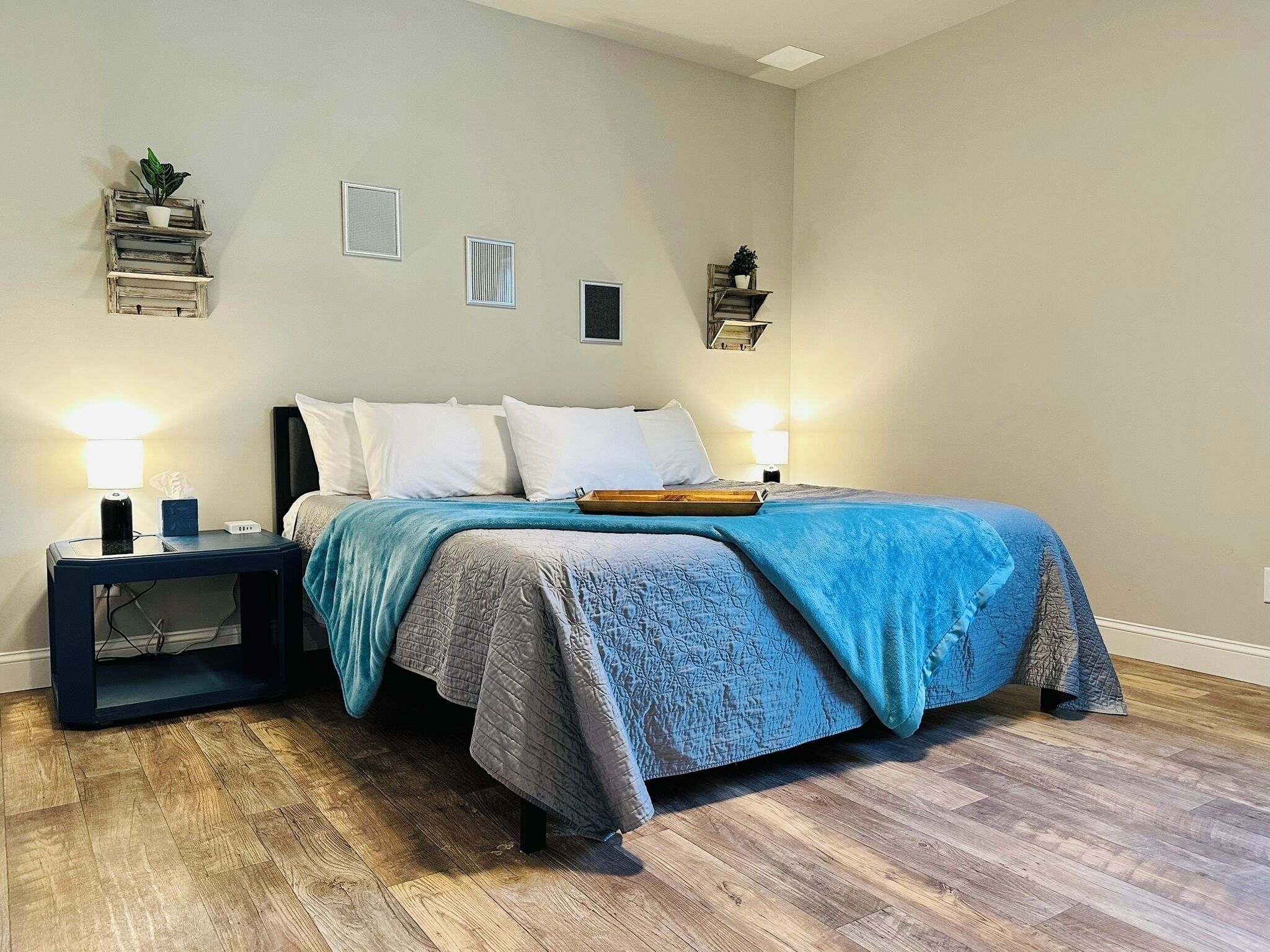 2 soveværelser, skrivebord, strygejern/strygebræt, weekendseng