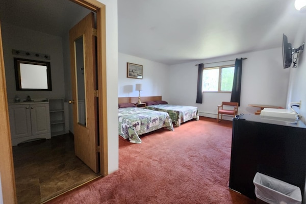 Comfort Quadruple Room | Blackout curtains, iron/ironing board, rollaway beds, free WiFi