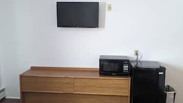 Basic Double Room | Blackout curtains, iron/ironing board, rollaway beds, free WiFi