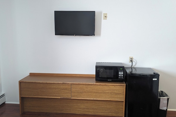 Cortinas blackout y tabla de planchar con plancha