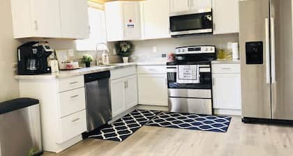Independent 4 Bedroom House Near Columbus Downtown/OSU