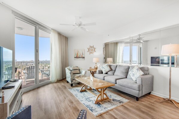 Living area - Palms Resort #21204 Jr. 2BR (Destin)