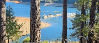 Breathtaking Lakefront Havin, Remodeled, Hot Tub - Shasta Lakeshore Retreat #10