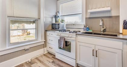 Delano Deluxe! Centrally Located Cozy Studio!