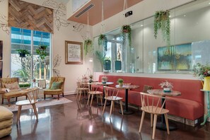 Condo, 1 King Bed with Sofa bed (Palms Resort #2106 Jr. 2BR) | Dining