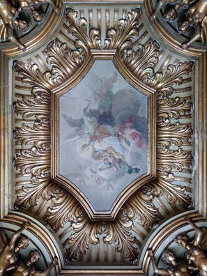 A detailed ceiling with ornate gold decorations and a central fresco. - Casa Celeste Aida  (Naples)