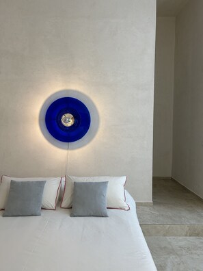 Junior Room | Soundproofing, free WiFi, bed sheets - Casa Celeste Aida  (Naples)