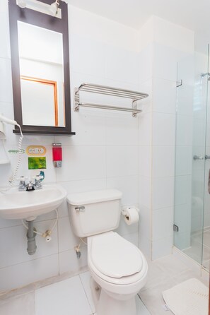 Dusche, Handtücher, Toilettenpapier