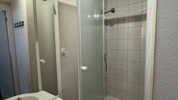 Douche, sèche-cheveux