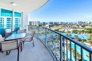 Appart'hÎtel, plusieurs lits (Palms Resort #11015 Full 2 Bedroom) | Restauration extérieure
