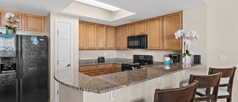 Condo, Multiple Beds (Palms Resort #11002 Full 2 Bedroom) | Private kitchen | Oven, toaster