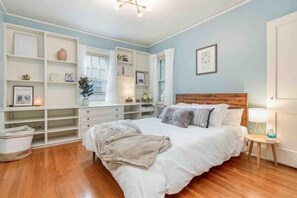 3 soverom, skrivebord, reiseseng for barn og wi-fi (inkludert)