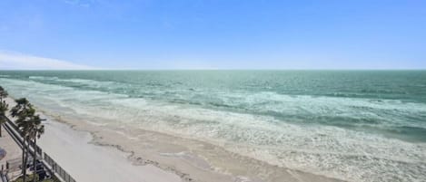 Una spiaggia nelle vicinanze