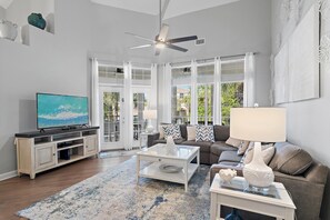 Townhome, Multiple Beds (Thirsty Turtle) | Living area