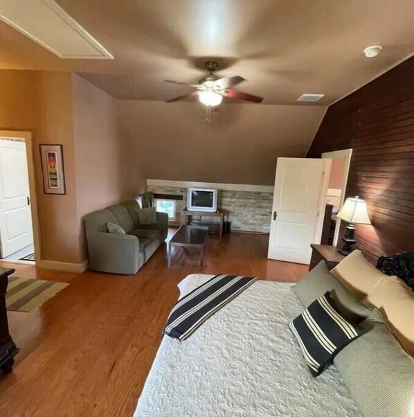 1 habitación, tabla de planchar con plancha, wifi gratis y ropa de cama 