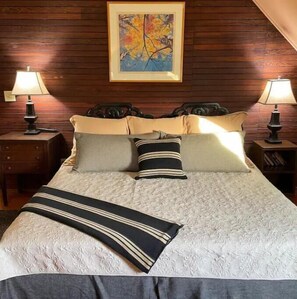 1 bedroom, iron/ironing board, free WiFi, bed sheets - Private getaway with Castle access and large lawn (San Antonio)