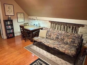 Living area - Private getaway with Castle access and large lawn (San Antonio)