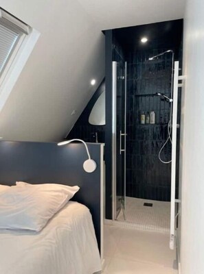 Shower, hair dryer, towels, soap - Jules, Maison de Famille au Coeur de la Baie (Saint-Valery-sur-Somme)