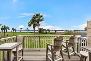 Outdoor dining - Harbour Hideaway (Miramar Beach)