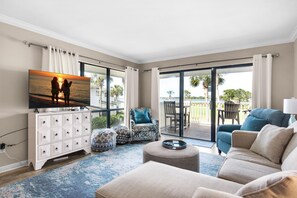 Living area - Harbour Hideaway (Miramar Beach)