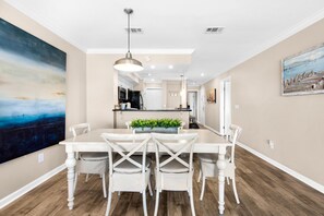 Condo, várias camas (Harbour Hideaway) | Opções para refeição