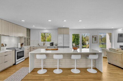 Stylish and spacious with pool, hot tub, and lakefront