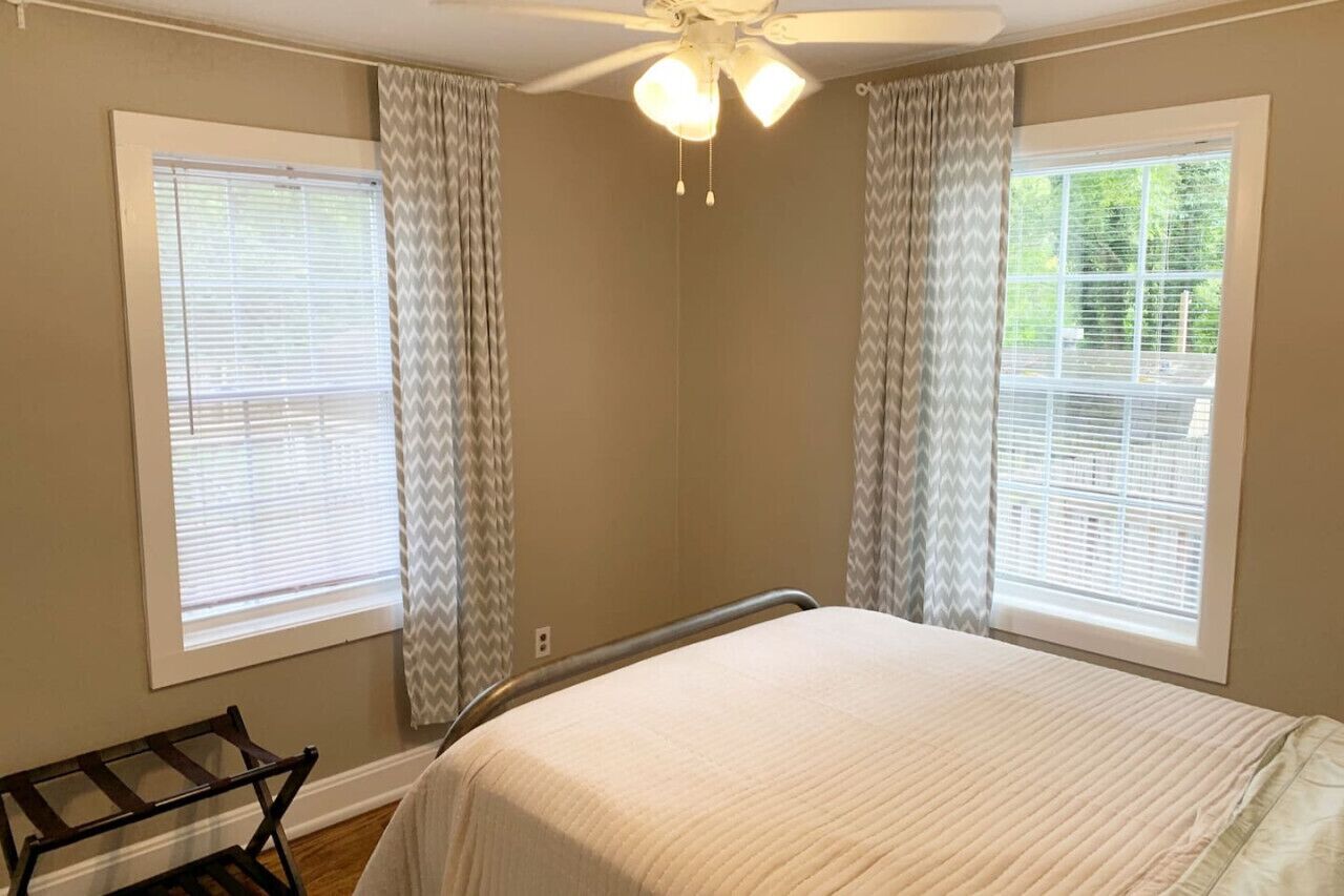 3 多间卧室、办公桌、熨斗/熨衣板、旅行婴儿床