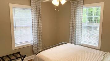 3 多间卧室、办公桌、熨斗/熨衣板、旅行婴儿床