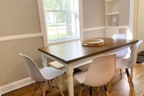 Dining - Spacious private home 4 miles to downtown (Nashville)