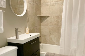 Secador de pelo, toallas