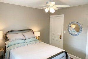 3 bedrooms, desk, iron/ironing board, travel crib