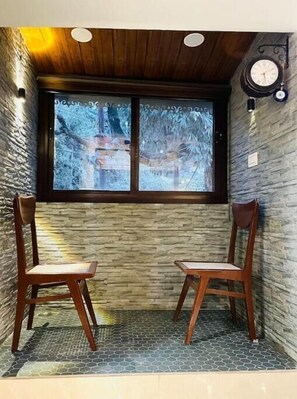 Interior - Cozy apartment located in landour just 10 min walk from mall road! (Mussoorie)