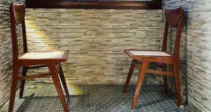 Cozy apartment located in landour just 10 min walk from mall road!