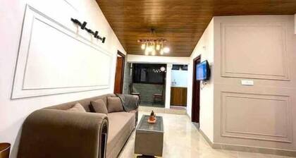 Cozy apartment located in landour just 10 min walk from mall road!