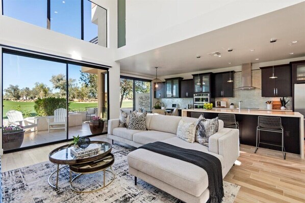 Smart TV - Gorgeous Luxury Home on 2nd Hole Gainey Ranch Golf Course! Pools, PickleBall,Gym (Scottsdale)