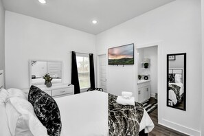 4 bedrooms, desk, iron/ironing board, WiFi