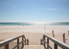 คอนโด, เตียงคิงไซส์ 1 เตียง และโซฟาเบด (Windancer 207) | ชายหาด | บนชายหาด