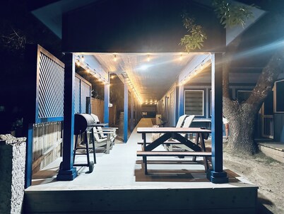 Marina’s Cozy Cottage. Family friendly with cold AC in summer and warm winters!